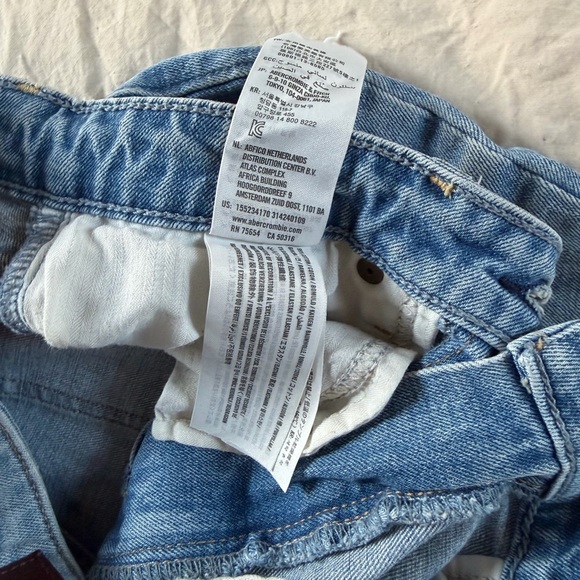 Abercrombie & Fitch Zoe Natural Rise Ankle Straight Jean - Picture 8 of 11